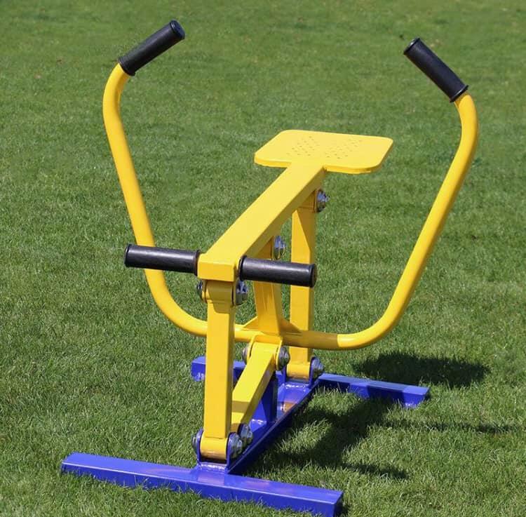 中国の公園に備え付けの健康遊具(器具?)について